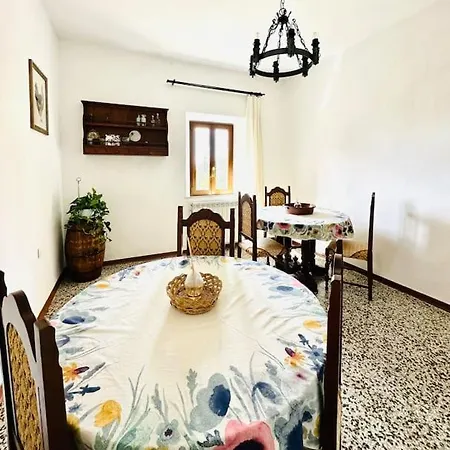 Podere Casa Rossa A アパート *